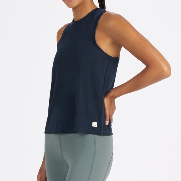 Vuori Mod Tank in black - Picture 2 of 13